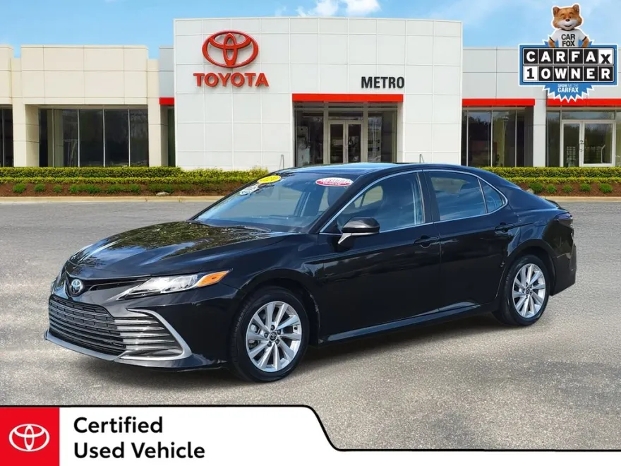 2024 Toyota Camry LE photo 1