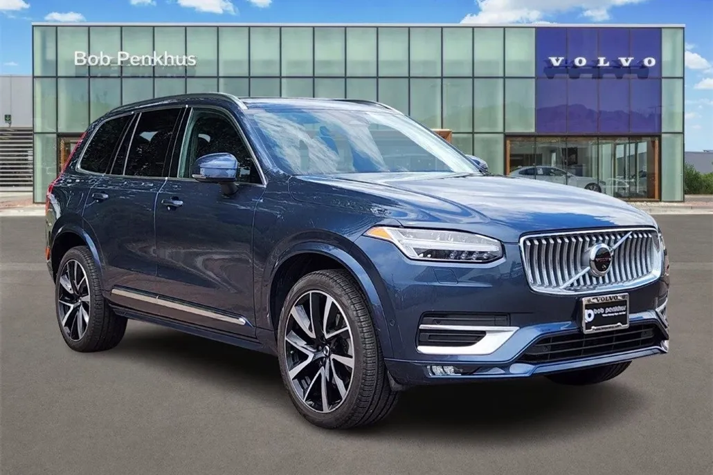 2023 Volvo XC90 B5 Plus photo 1
