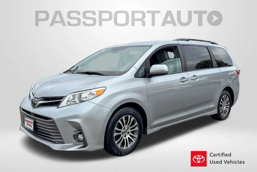 2019 Toyota Sienna XLE photo 1