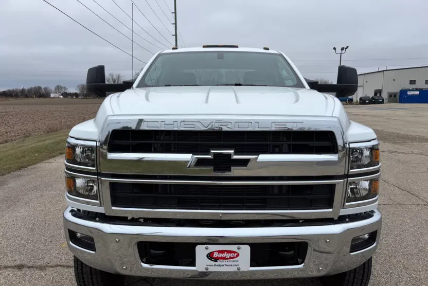 2023 Chevrolet Silverado 5500HD Work Truck photo 1