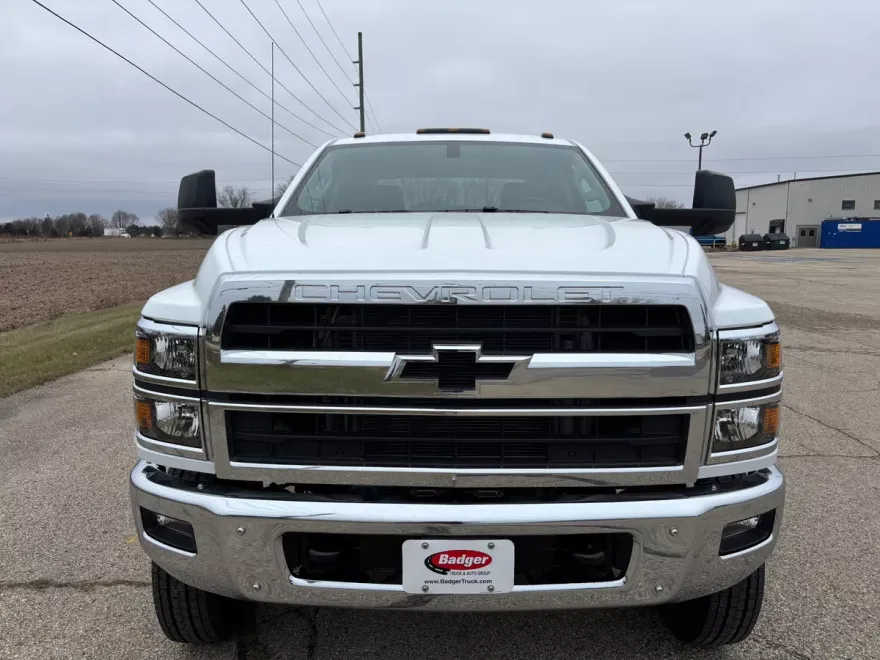 2023 Chevrolet Silverado 5500HD Work Truck photo 1