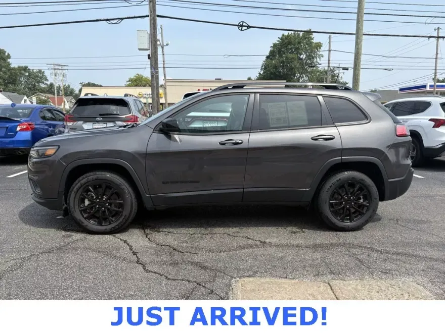 2023 Jeep Cherokee Altitude photo 1
