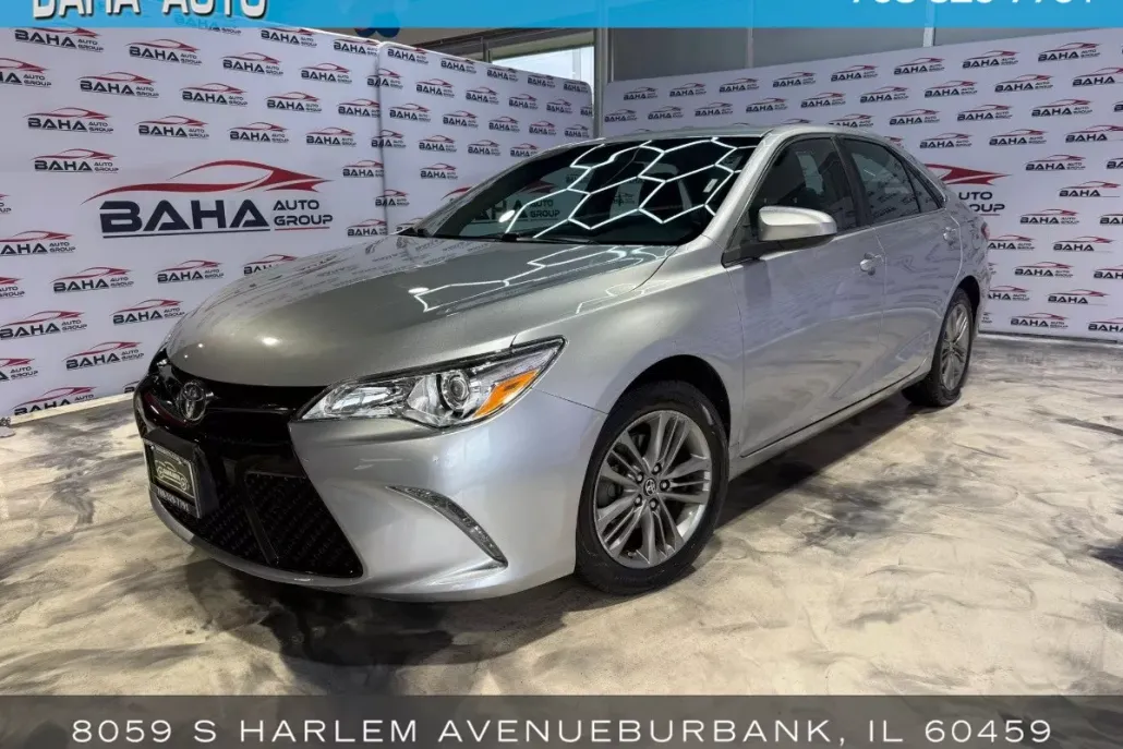 2016 Toyota Camry SE photo 1