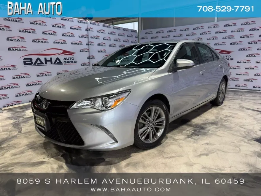 2016 Toyota Camry SE photo 1