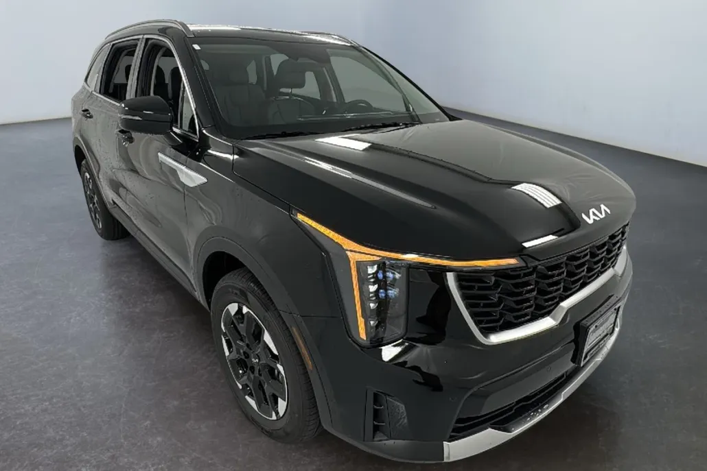 2025 Kia Sorento S photo 1
