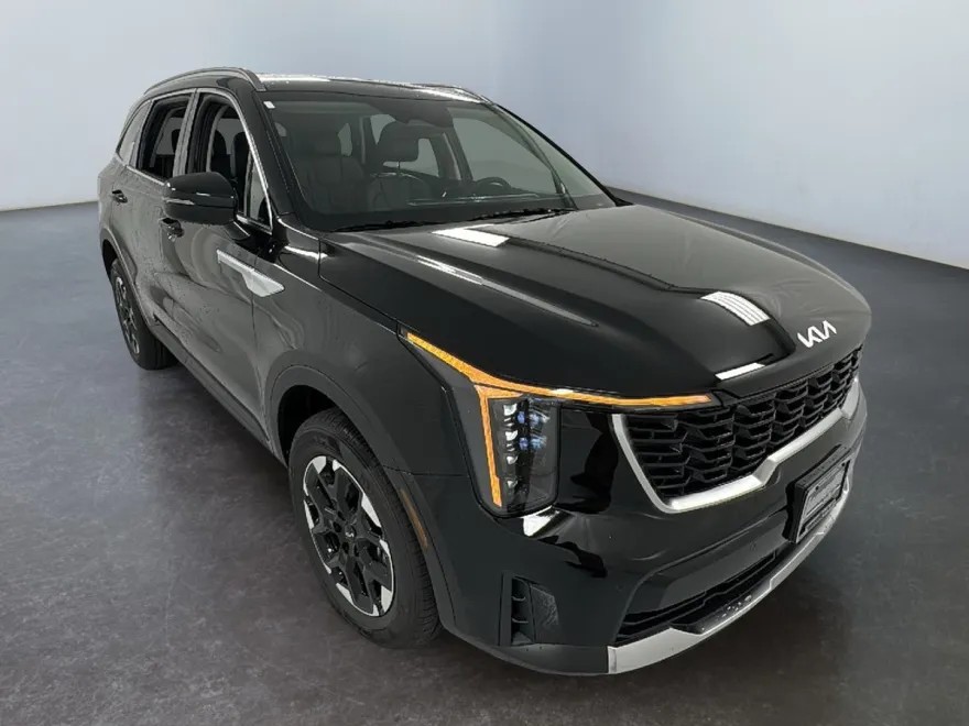 2025 Kia Sorento S photo 1