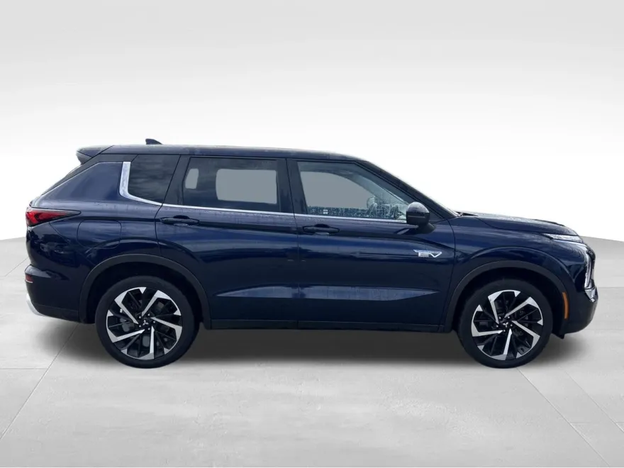 2023 Mitsubishi Outlander PHEV SE photo 1