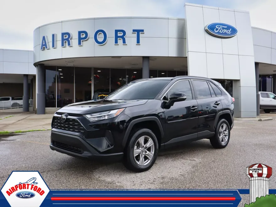 2023 Toyota RAV4 XLE photo 1