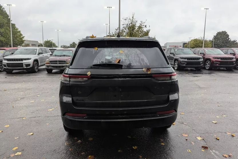 2023 Jeep Grand Cherokee Altitude photo 1