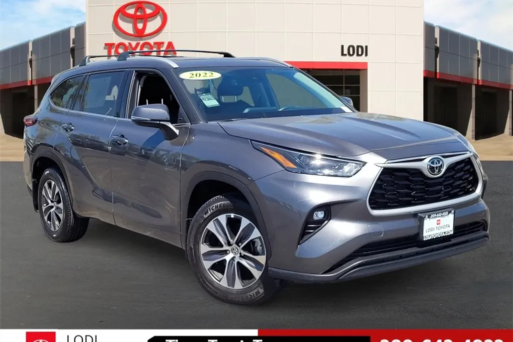2022 Toyota Highlander XLE photo 1
