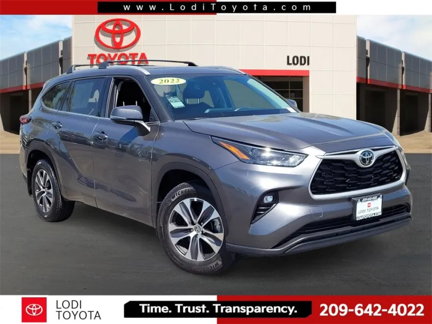 2022 Toyota Highlander XLE photo 1