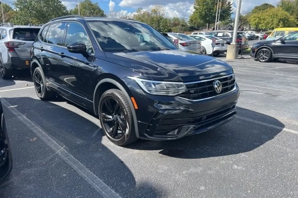 2024 Volkswagen Tiguan SE R-Line Black photo 1