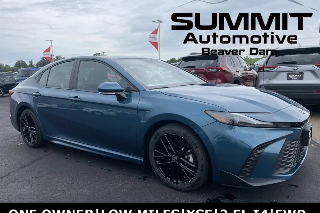 2025 Toyota Camry SE photo 1