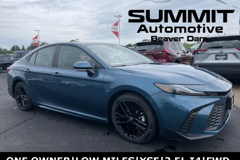 2025 Toyota Camry SE photo 1