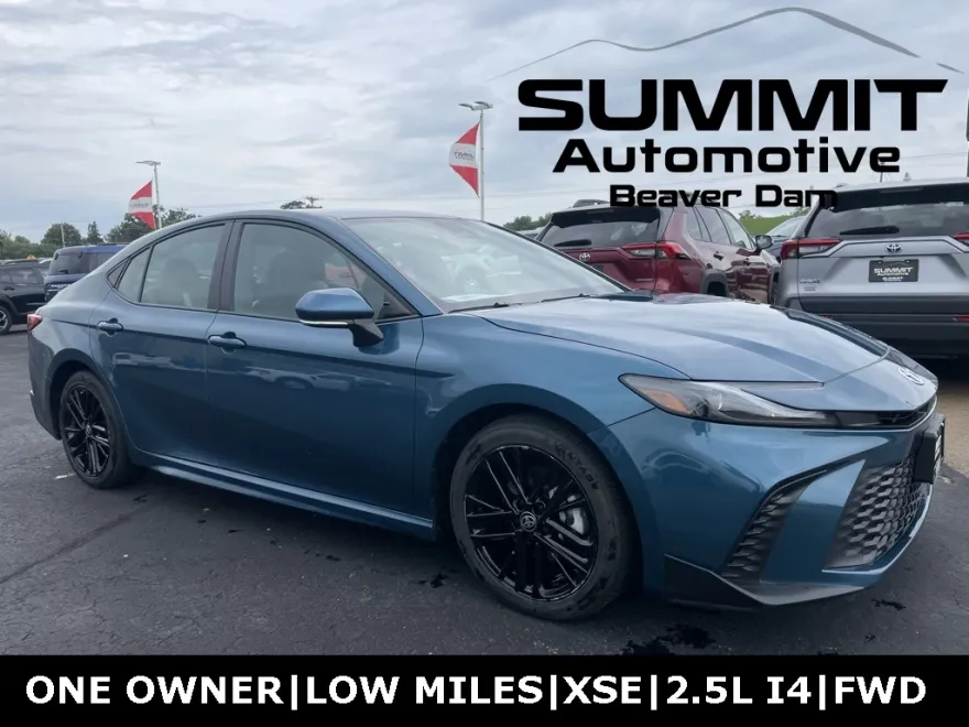 2025 Toyota Camry SE photo 1