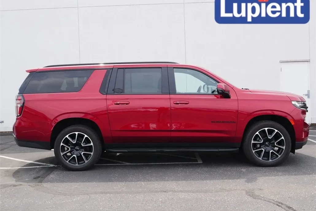 2021 Chevrolet Suburban RST photo 1