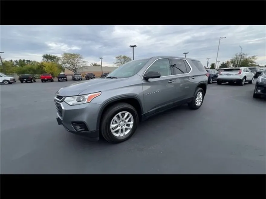 2021 Chevrolet Traverse LS photo 1