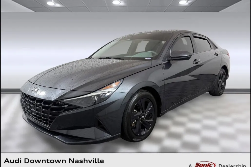 2022 Hyundai Elantra SEL photo 1