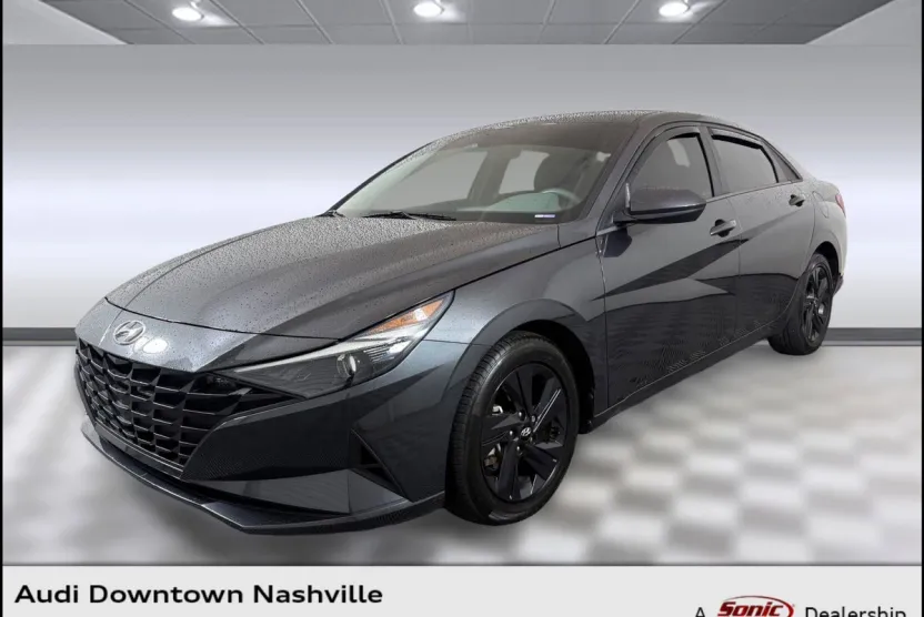 2022 Hyundai Elantra SEL photo 1