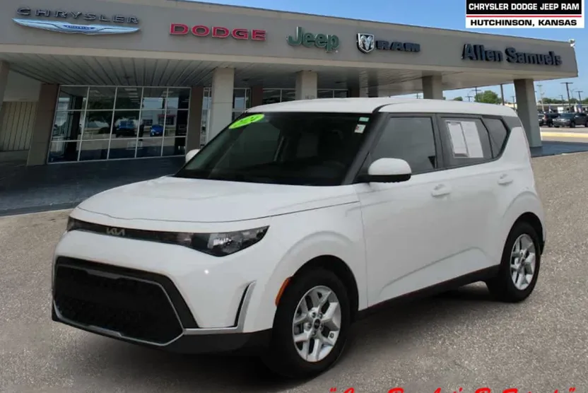2024 Kia Soul LX photo 1
