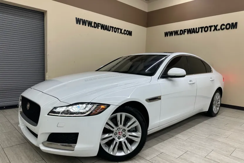 2016 Jaguar XF 35t Premium photo 1