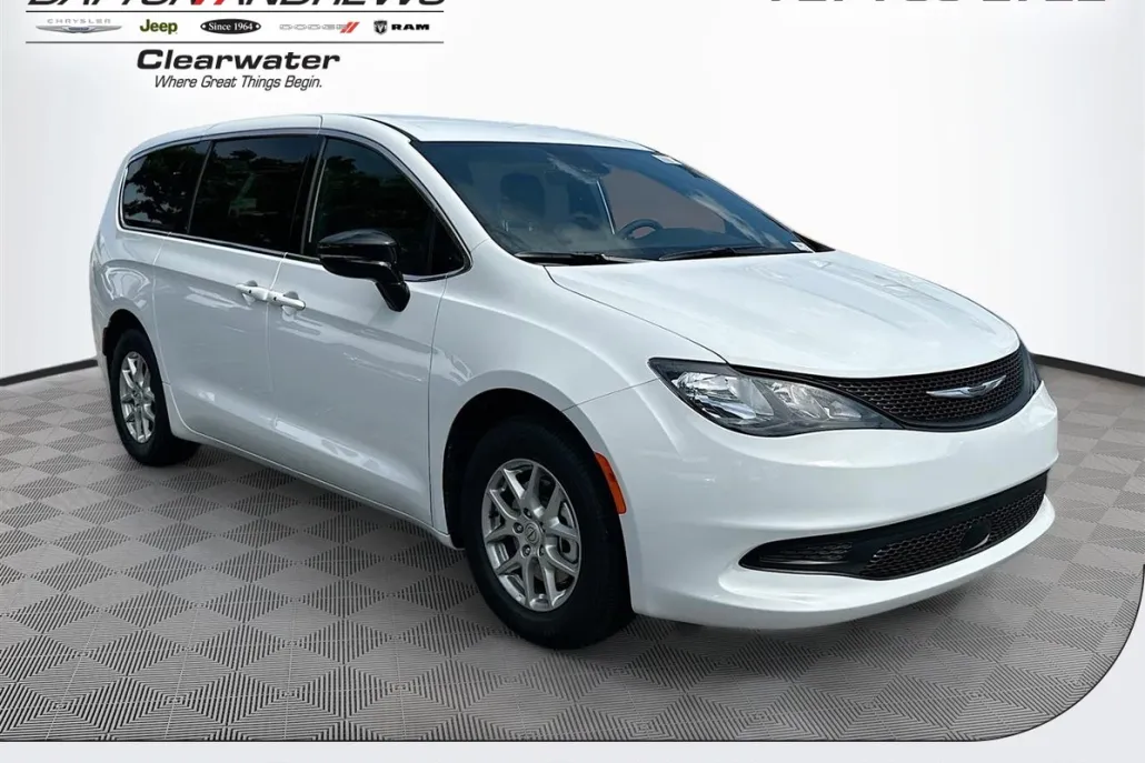 2026 Chrysler Voyager LX photo 1