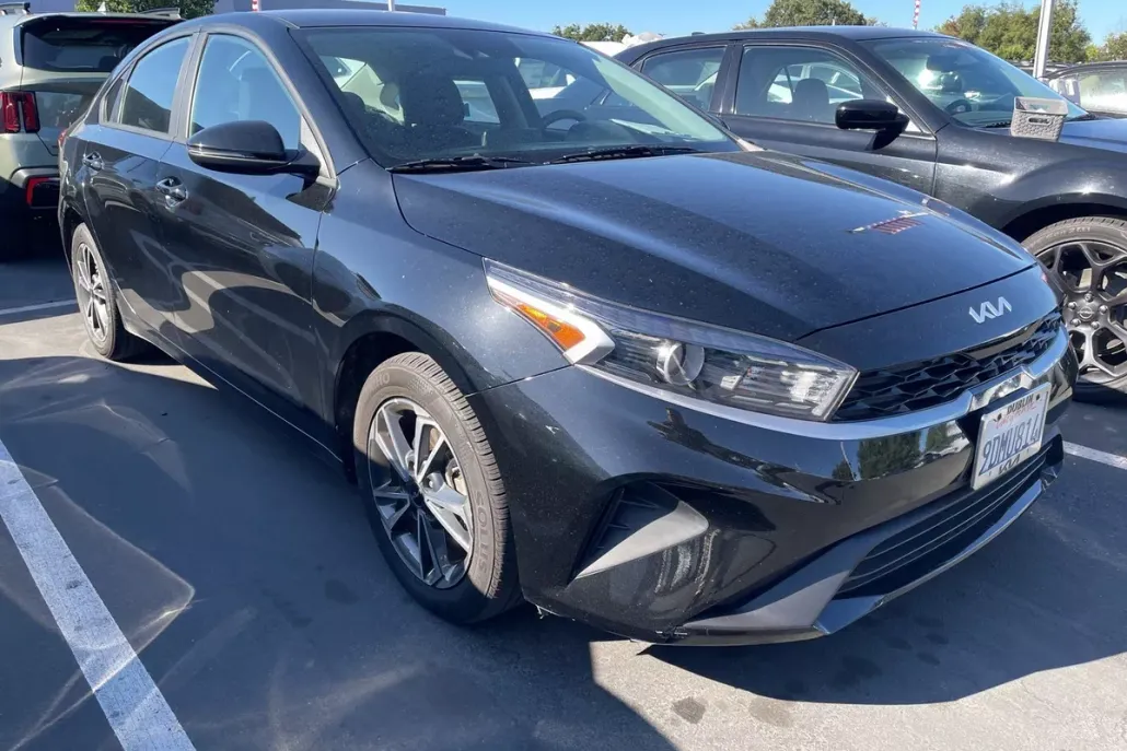 2023 Kia Forte LXS photo 1