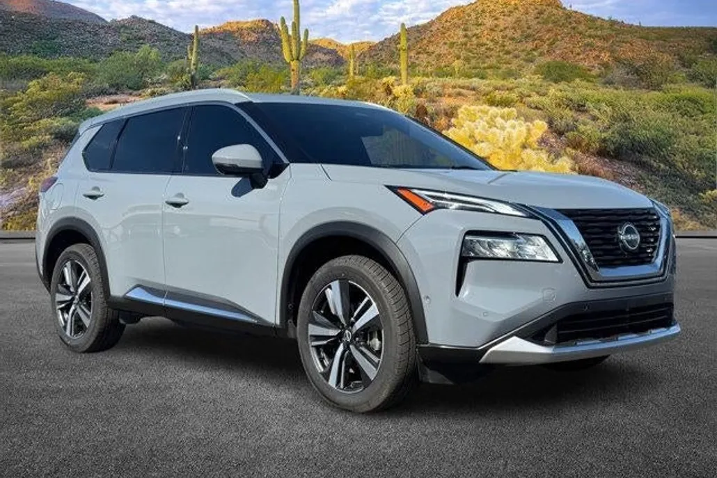 2023 Nissan Rogue Platinum photo 1