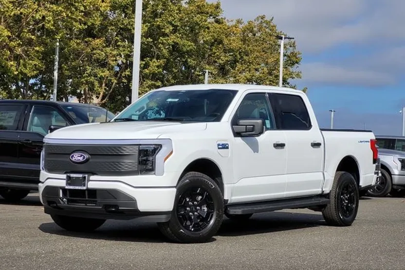 2025 Ford F-150 Lightning XLT photo 1