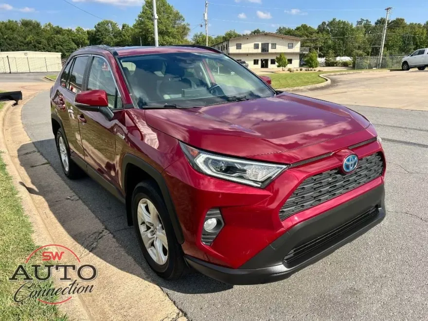2020 Toyota RAV4 Hybrid XLE photo 1