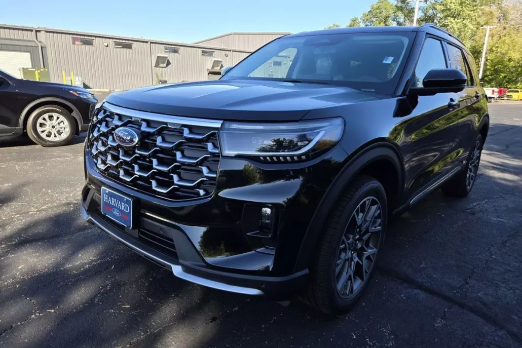 2025 Ford Explorer Platinum photo 1