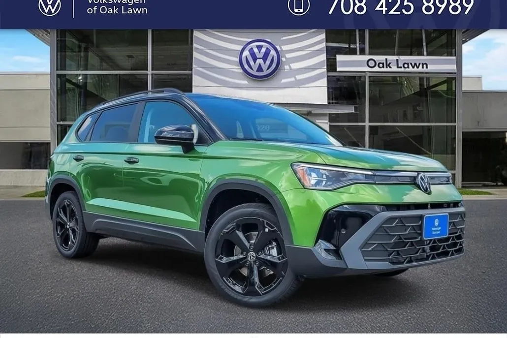 2025 Volkswagen Taos SE photo 1