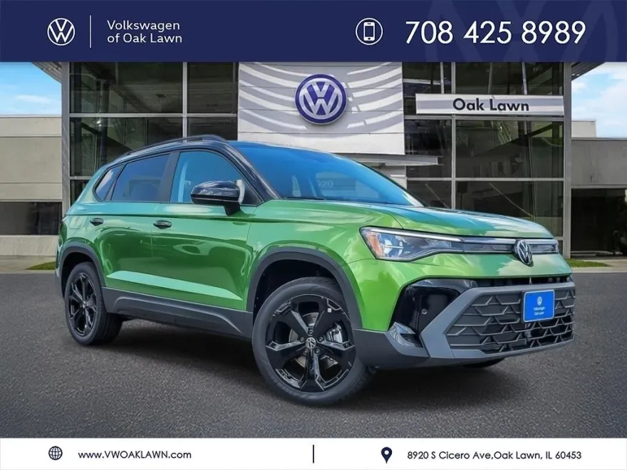 2025 Volkswagen Taos SE photo 1