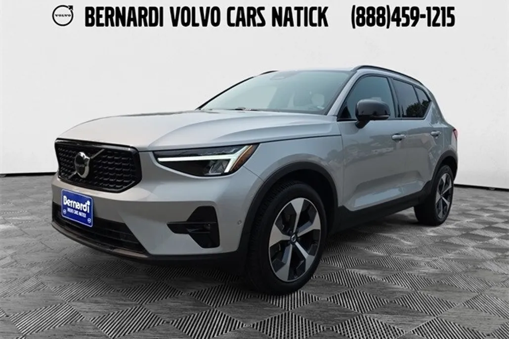 2023 Volvo XC40 Plus photo 1