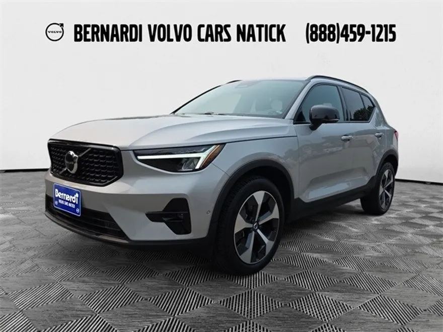 2023 Volvo XC40 Plus photo 1