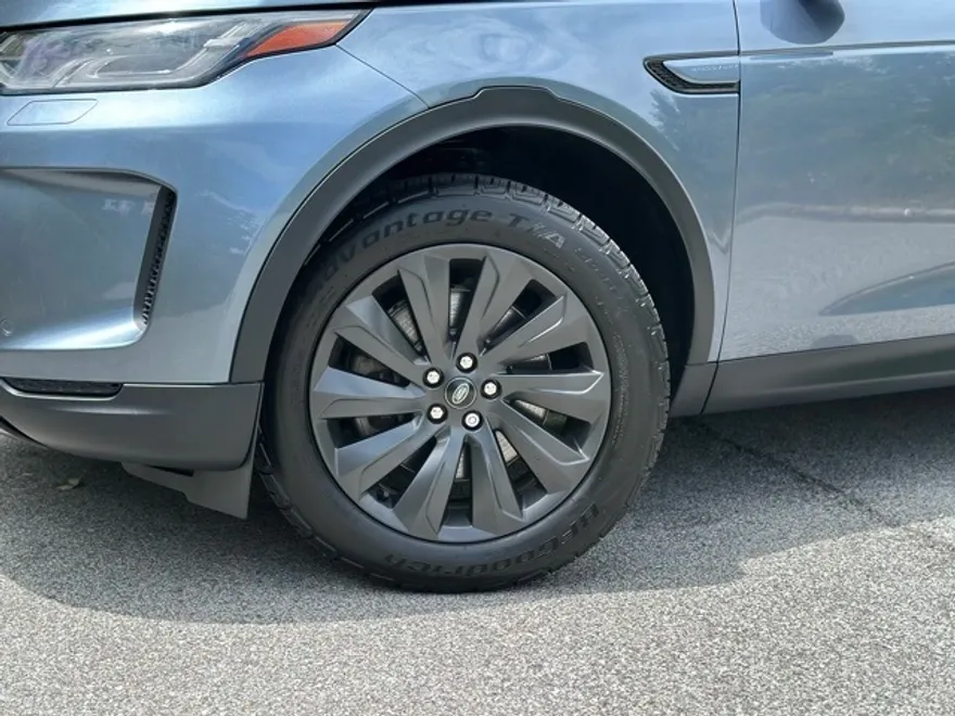 2022 Land Rover Discovery Sport SE photo 1