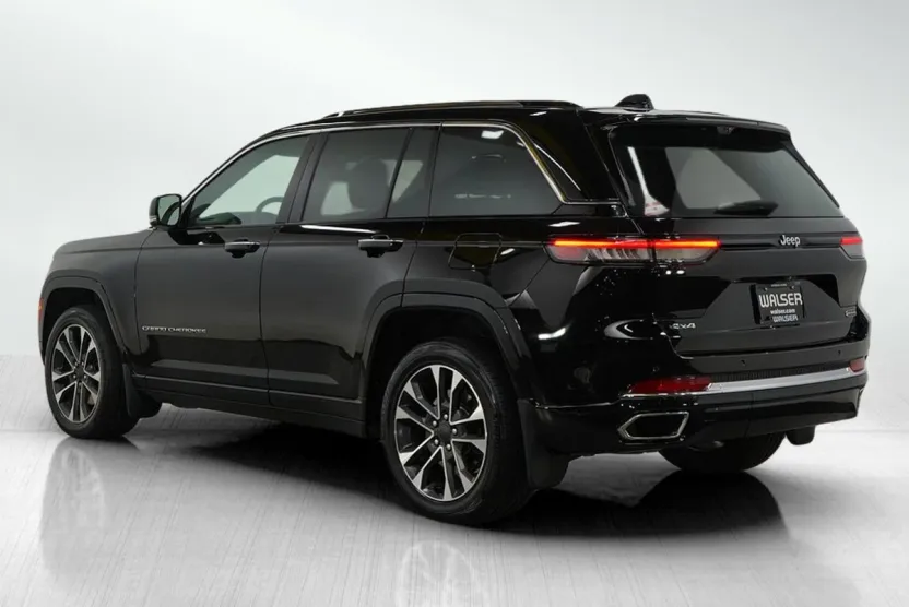 2022 Jeep Grand Cherokee Overland photo 1