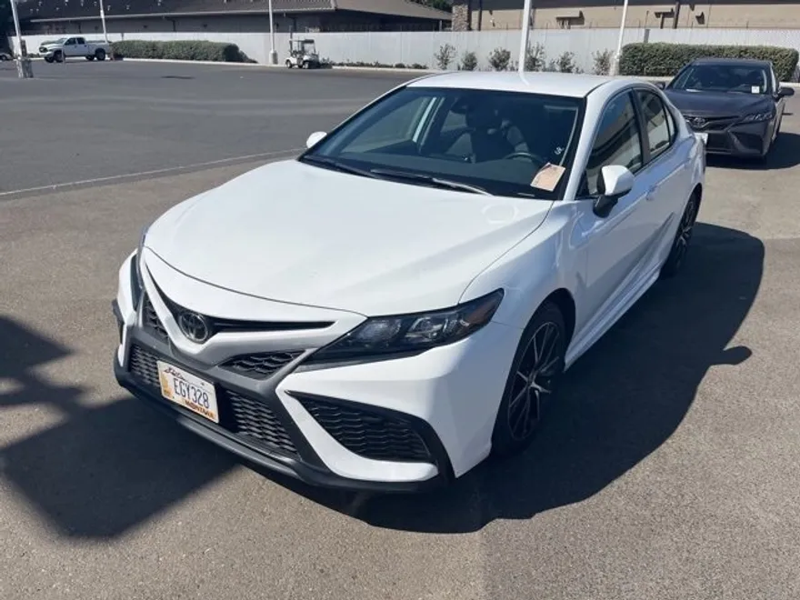 2024 Toyota Camry SE photo 1