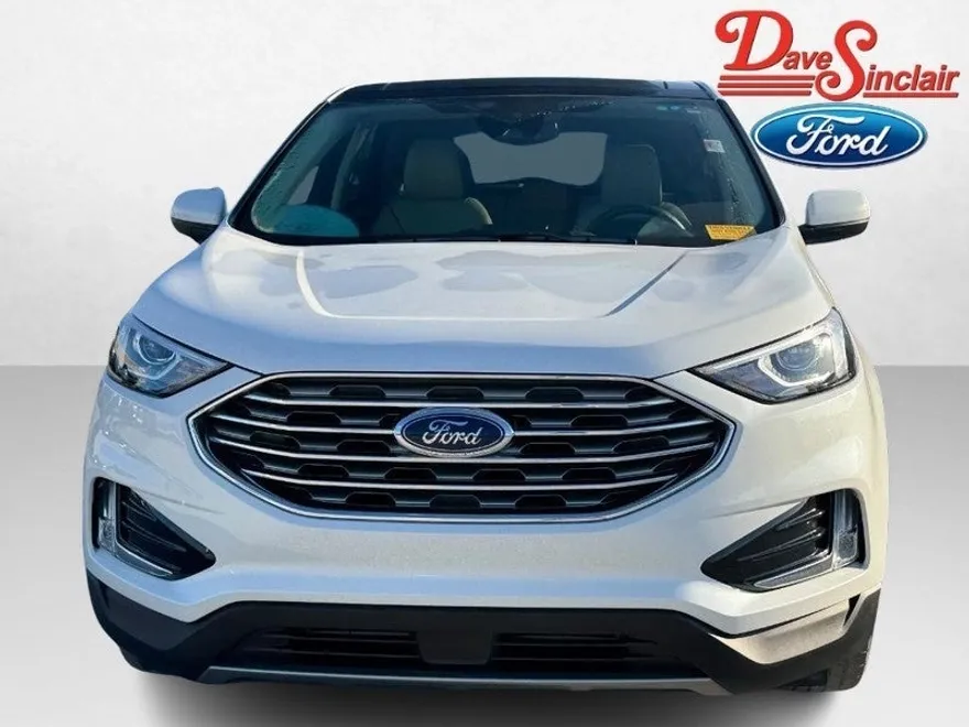 2022 Ford Edge SEL photo 1