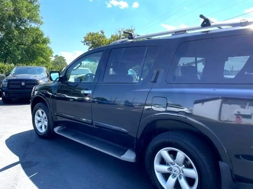 2011 Nissan Armada SV photo 1
