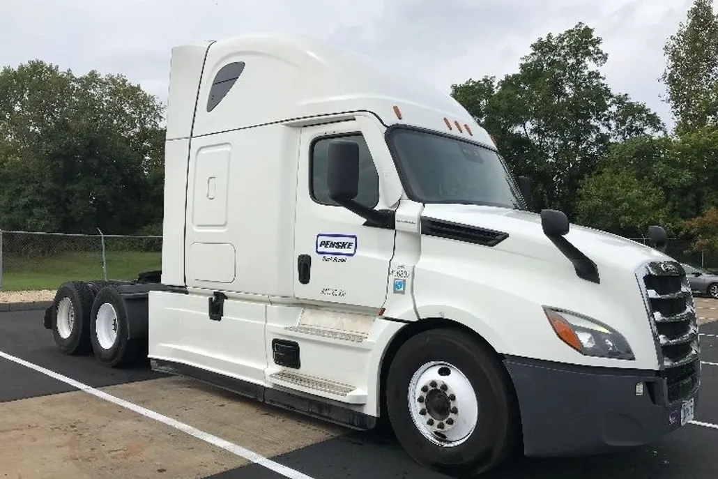 2022 Freightliner Cascadia 126" Sleeper Cab photo 1