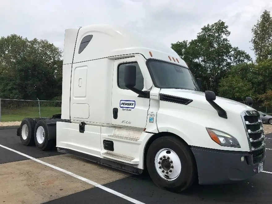 2022 Freightliner Cascadia 126" Sleeper Cab photo 1