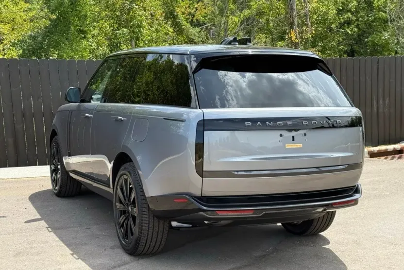 2025 Land Rover Range Rover SE photo 1