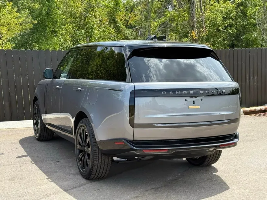 2025 Land Rover Range Rover SE photo 1