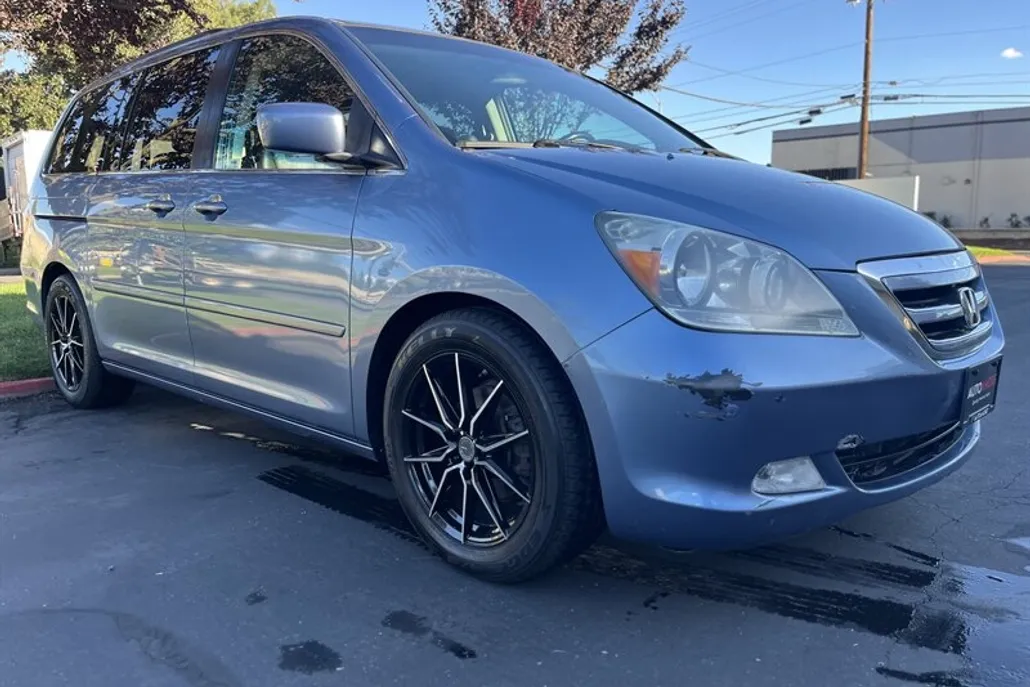 2005 Honda Odyssey Touring photo 1