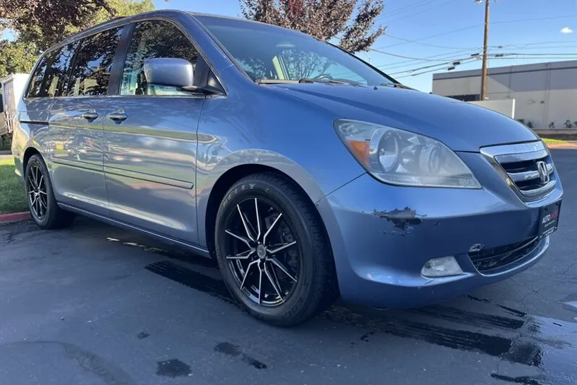 2005 Honda Odyssey Touring photo 1