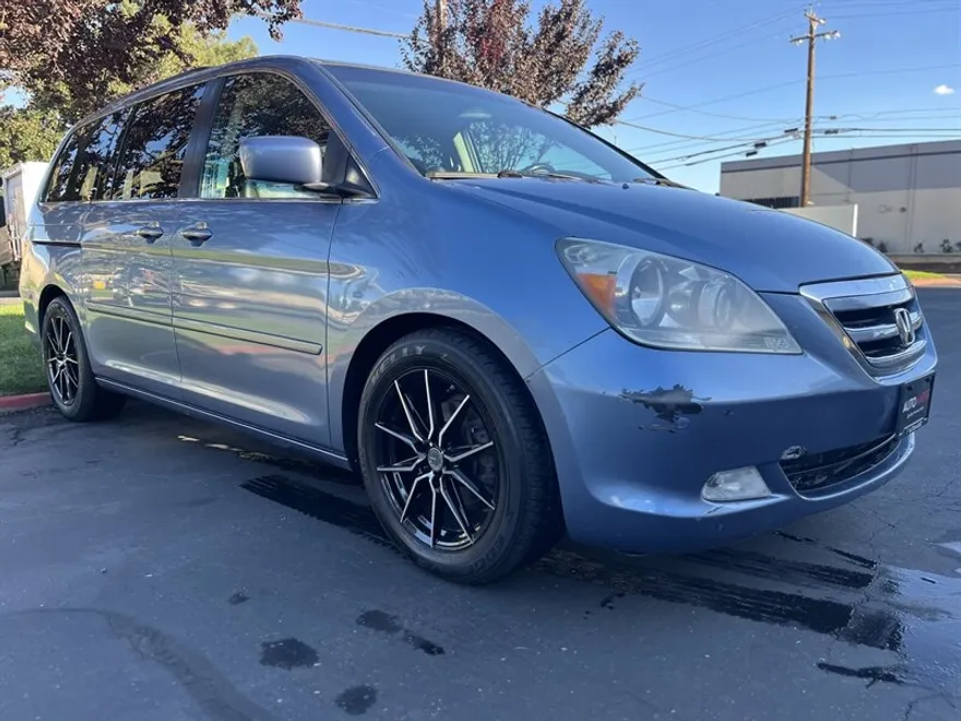 2005 Honda Odyssey Touring photo 1