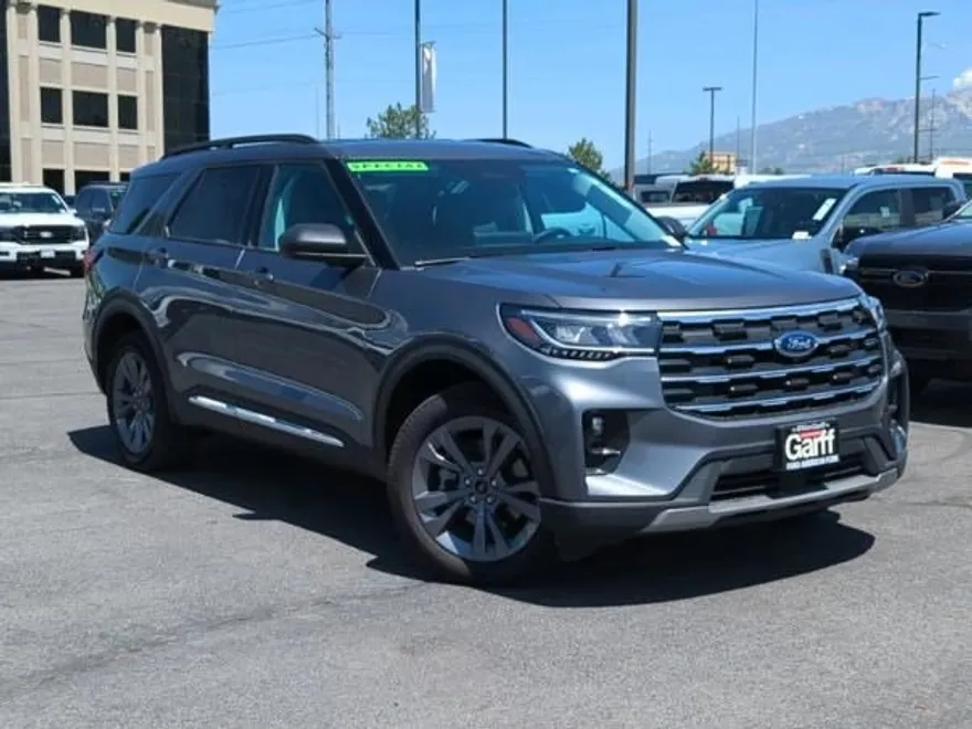 2025 Ford Explorer photo 1