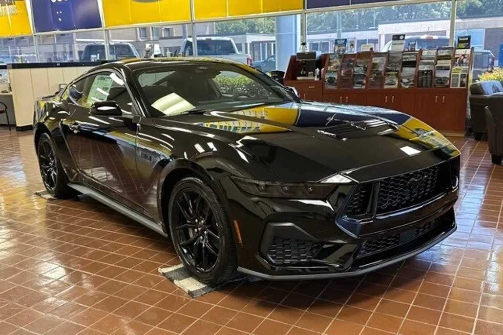 2025 Ford Mustang GT photo 1
