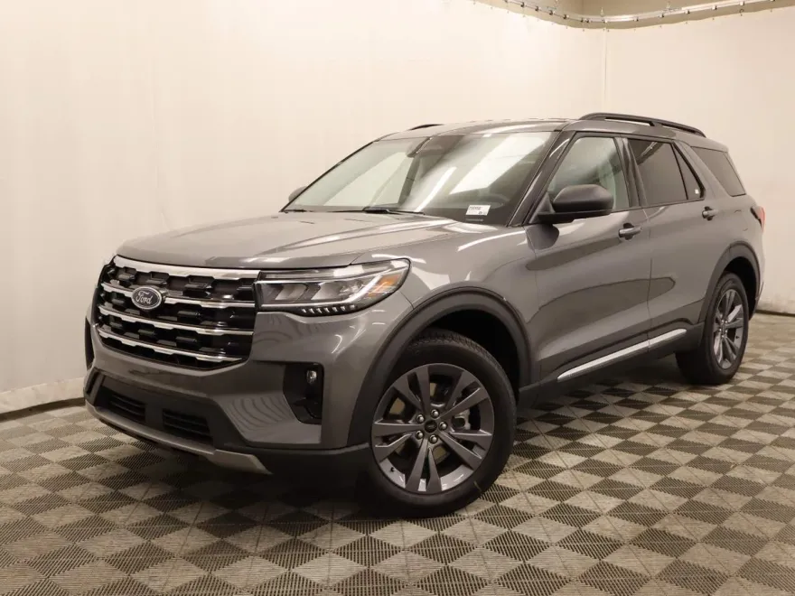 2025 Ford Explorer photo 1
